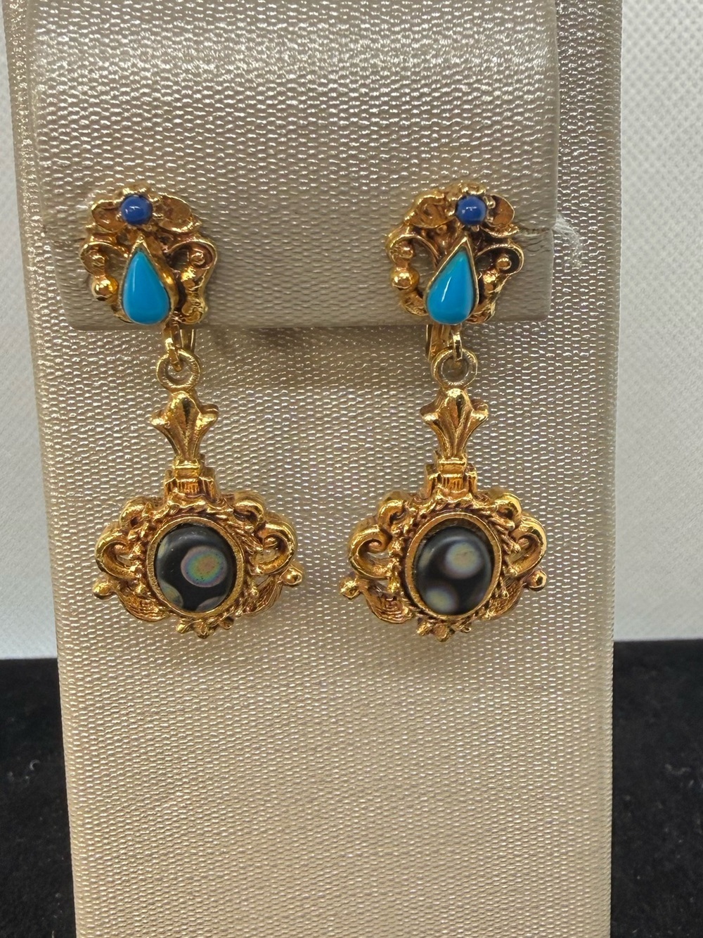 Vintage Florenza Renaissance Revival Bullseye Art Glass Clip On Earrings